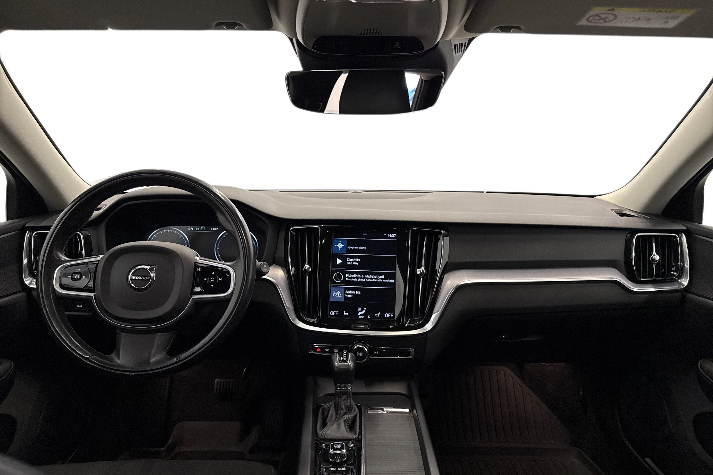 musta Volvo V60 2019 kuva 7.