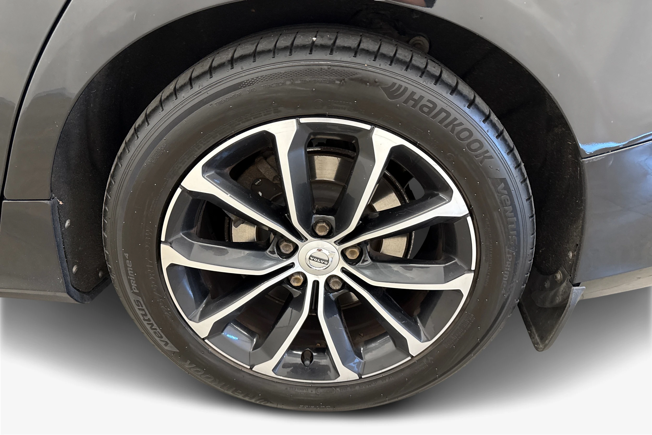 musta Volvo V60 2019 kuva 9.