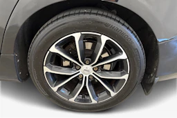 musta Volvo V60 2019 kuva 9.