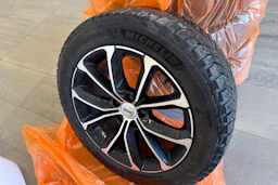 musta Volvo V60 2019 kuva 10.