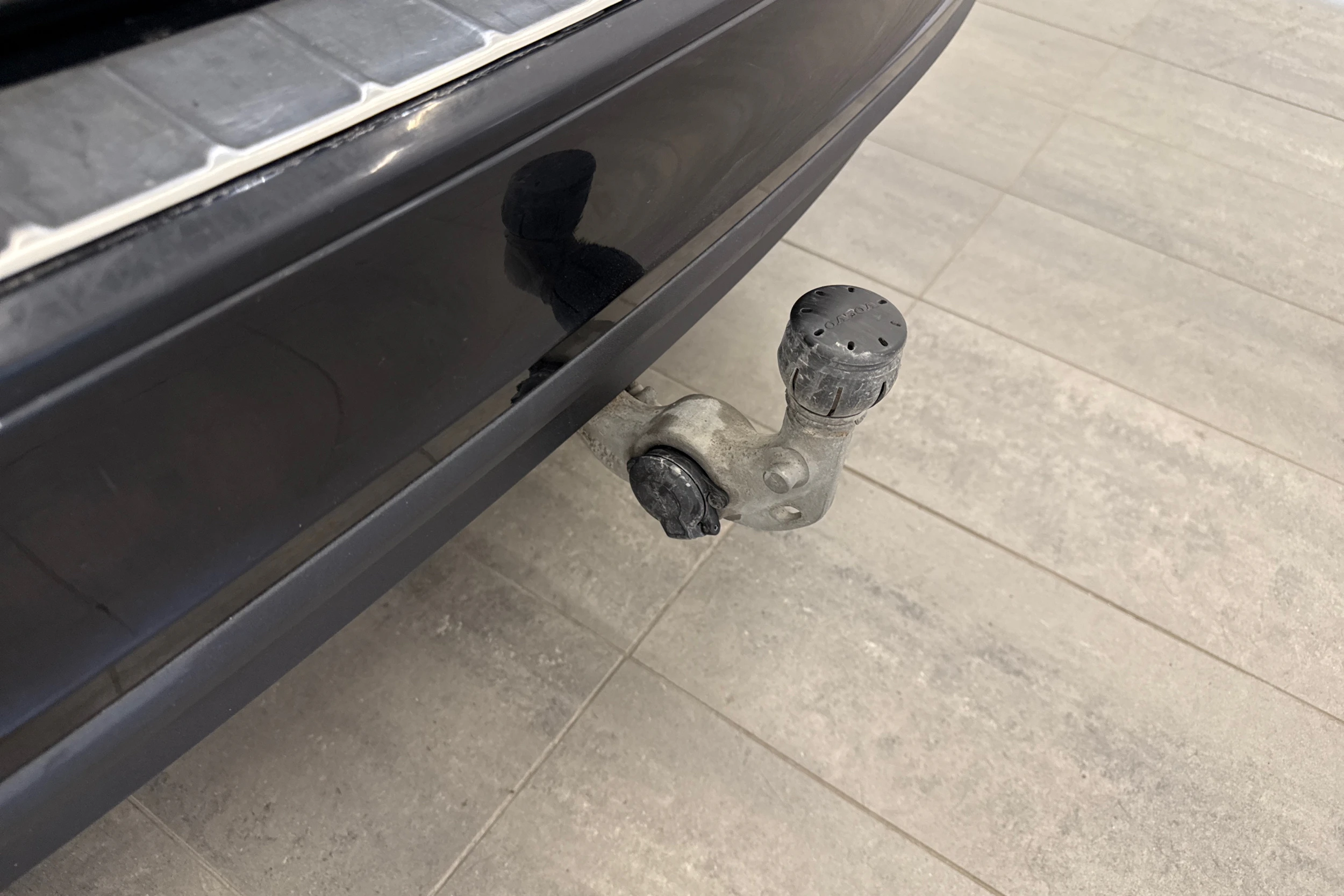 musta Volvo V60 2019 kuva 11.