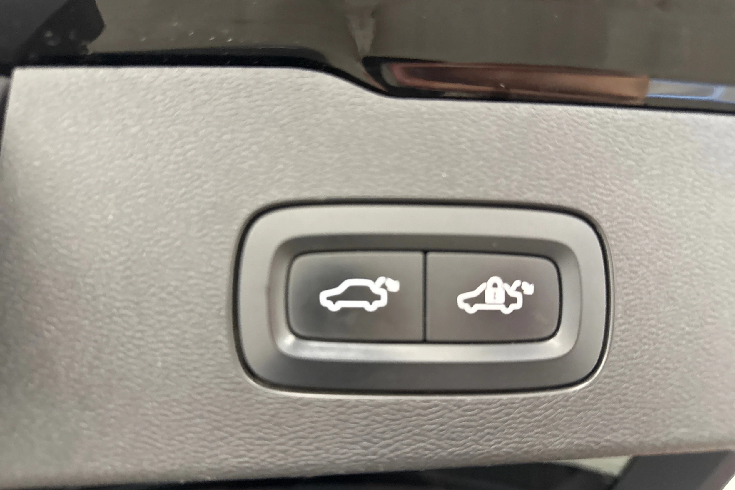 musta Volvo V60 2019 kuva 12.