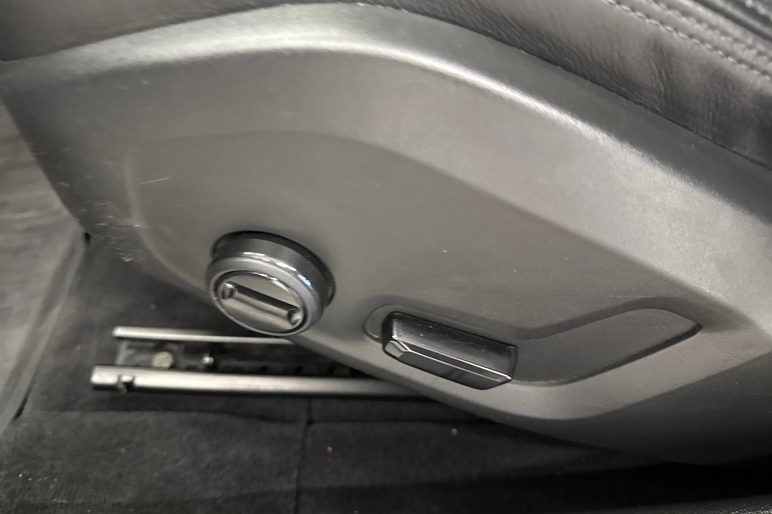 musta Volvo V60 2019 kuva 13.