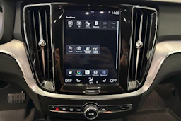 musta Volvo V60 2019 kuva 18.
