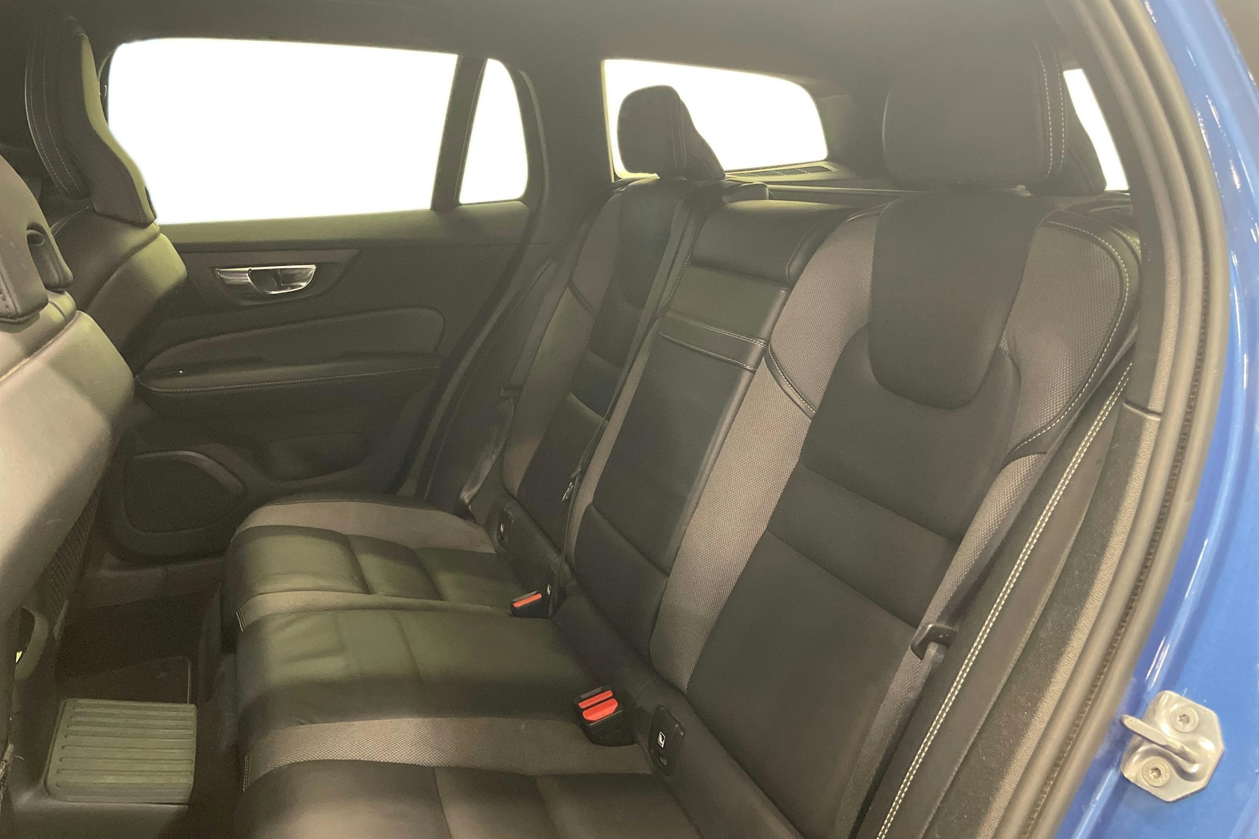 met. sininen Volvo V60 2020 kuva 10.