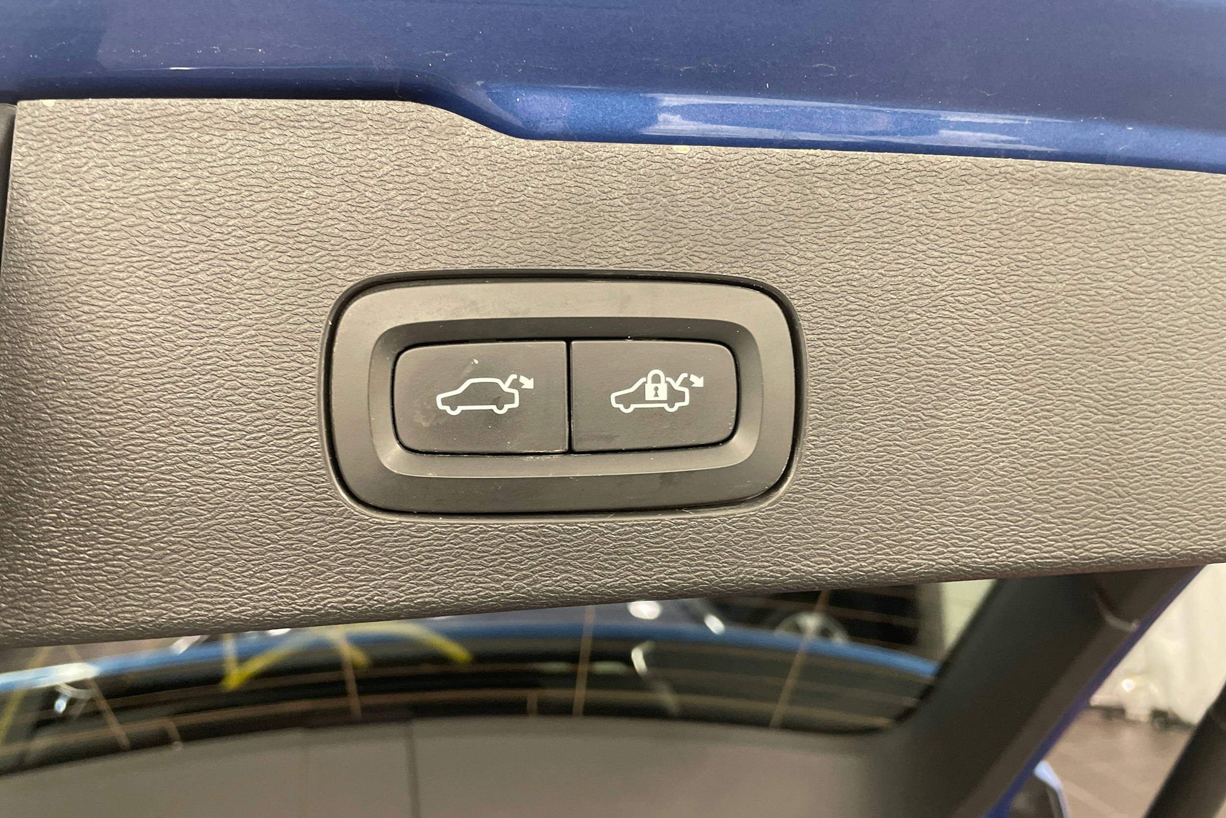 met. sininen Volvo V60 2020 kuva 17.