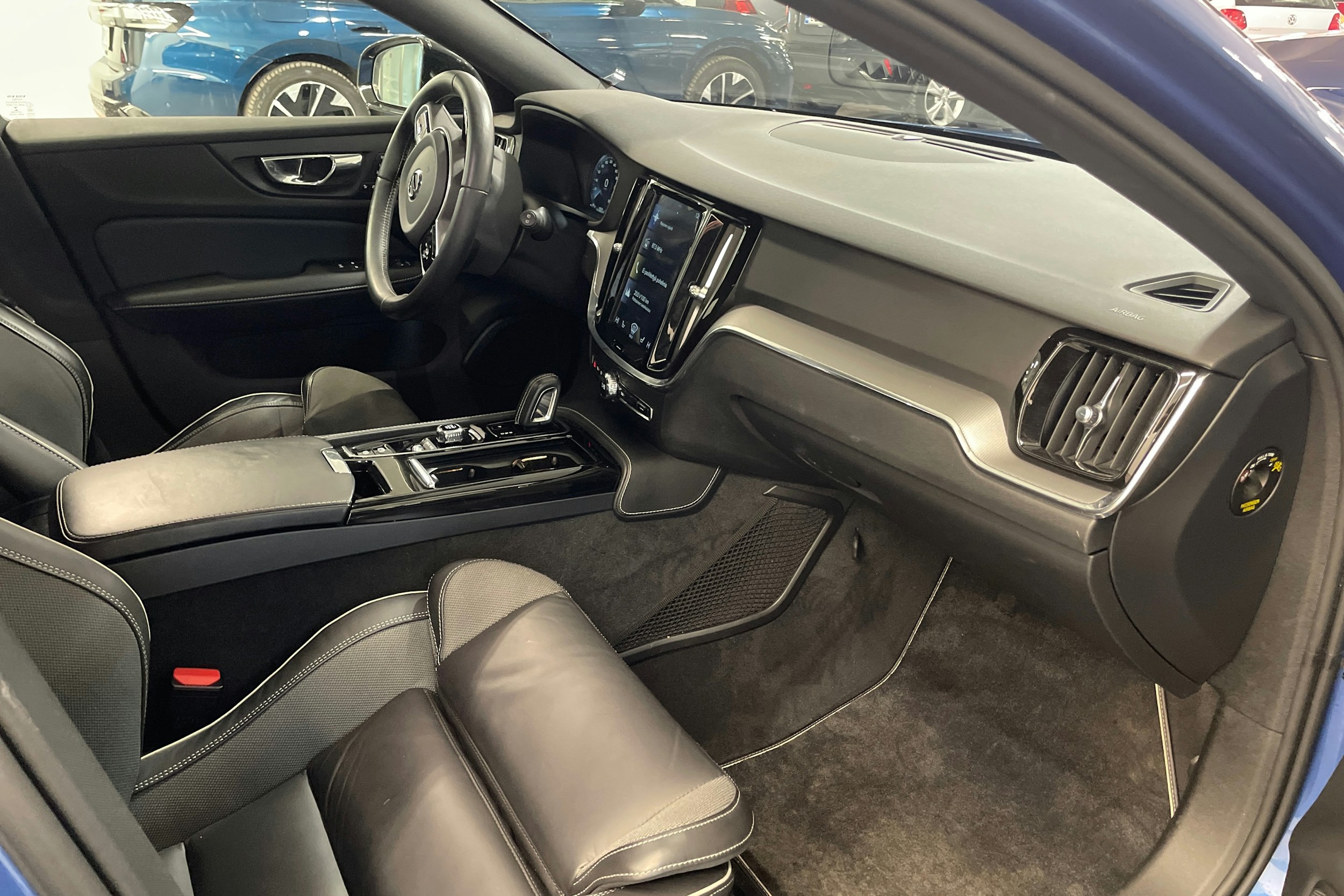 met. sininen Volvo V60 2020 kuva 18.