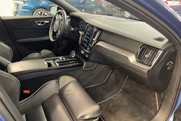 met. sininen Volvo V60 2020 kuva 18.