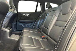 harmaa Volvo V60 2020 kuva 8.