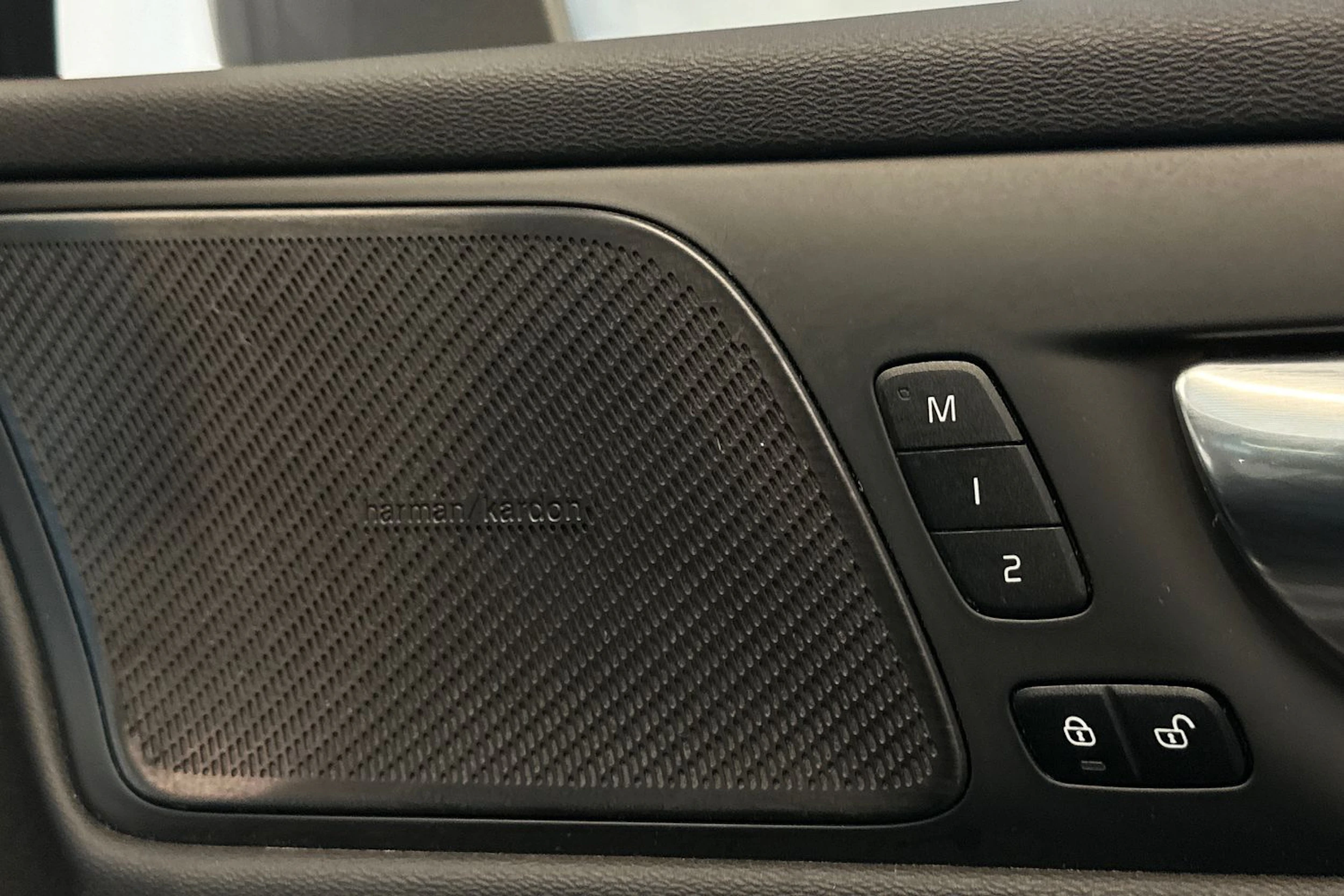harmaa Volvo V60 2020 kuva 17.