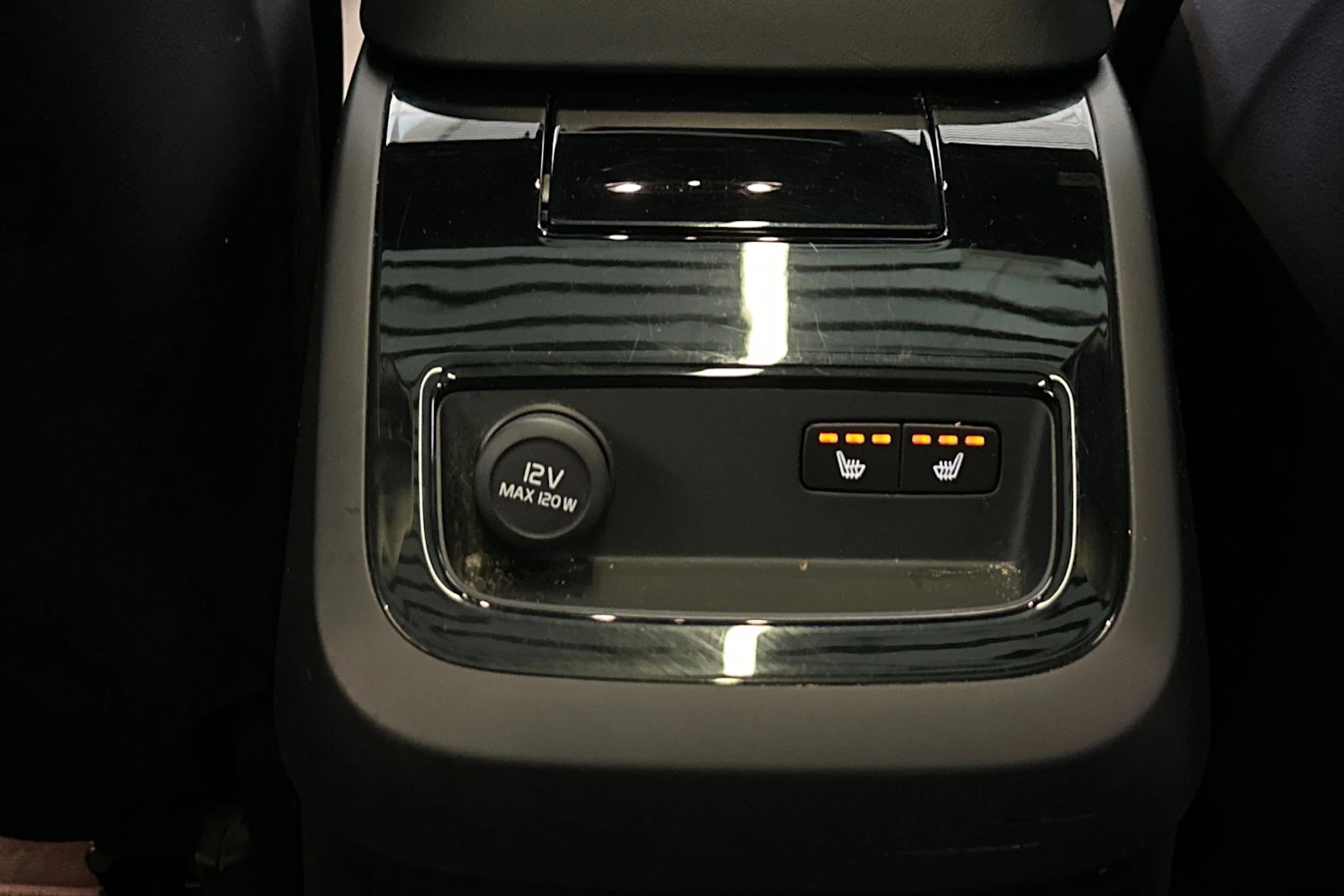 harmaa Volvo V60 2020 kuva 18.