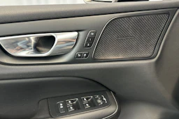 harmaa Volvo V60 2020 kuva 19.