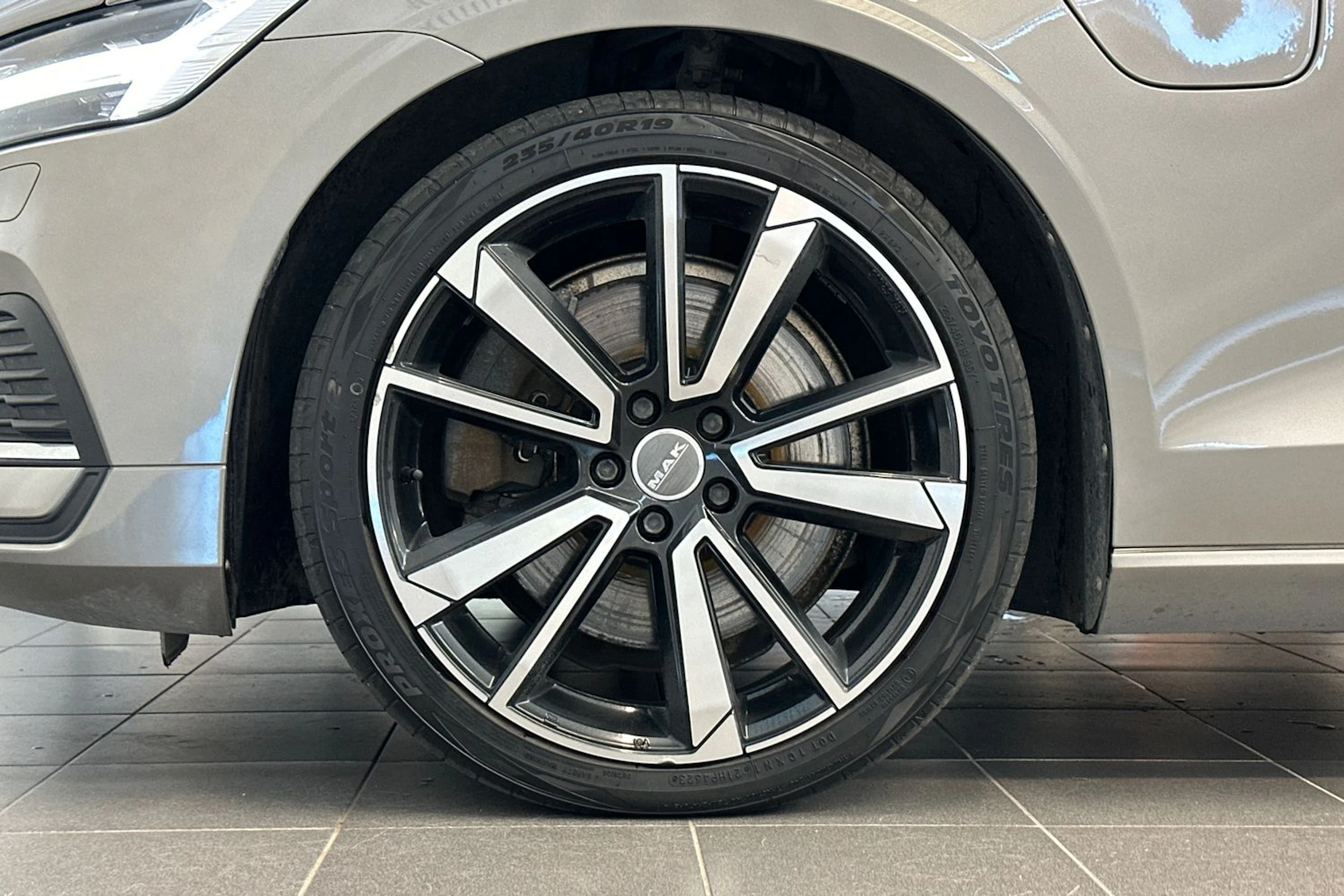 harmaa Volvo V60 2020 kuva 34.