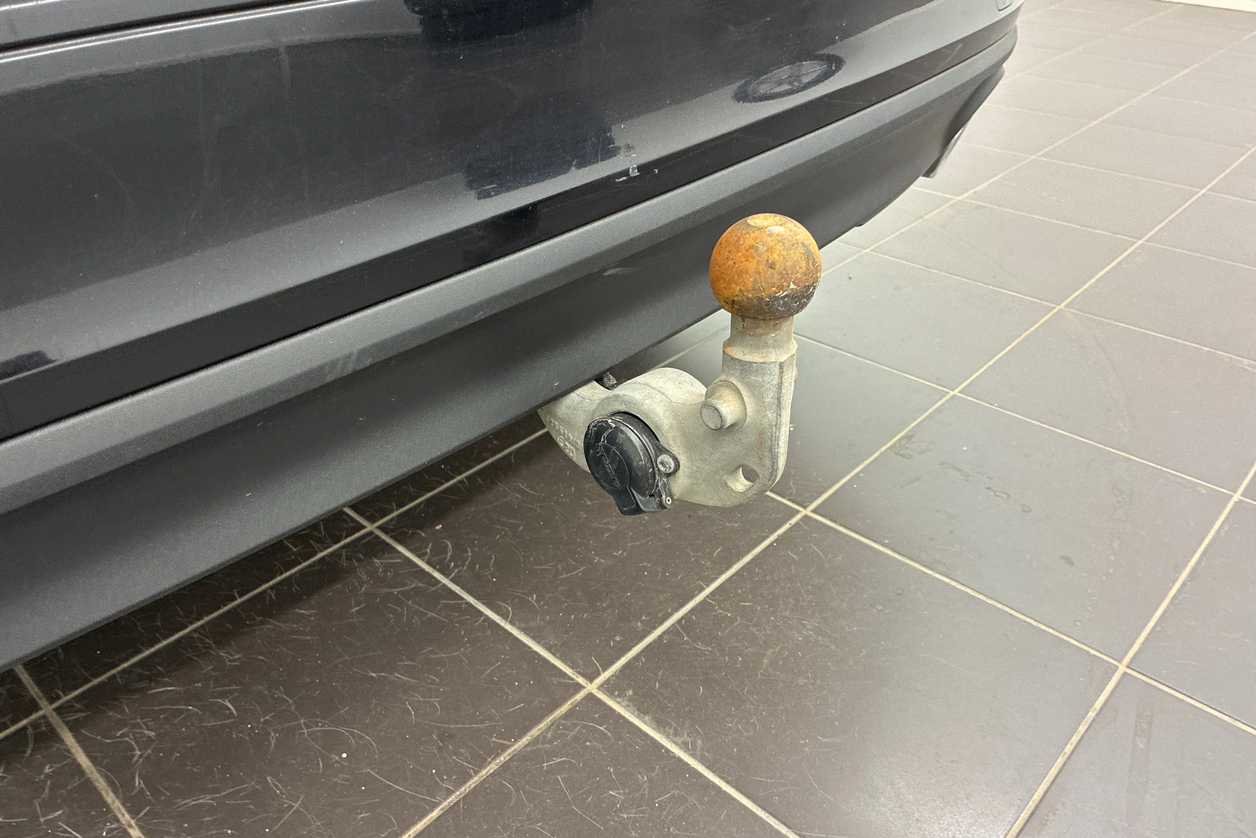 met. musta Volvo V60 2020 kuva 13.