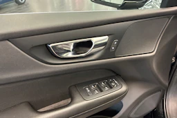 met. musta Volvo V60 2020 kuva 15.