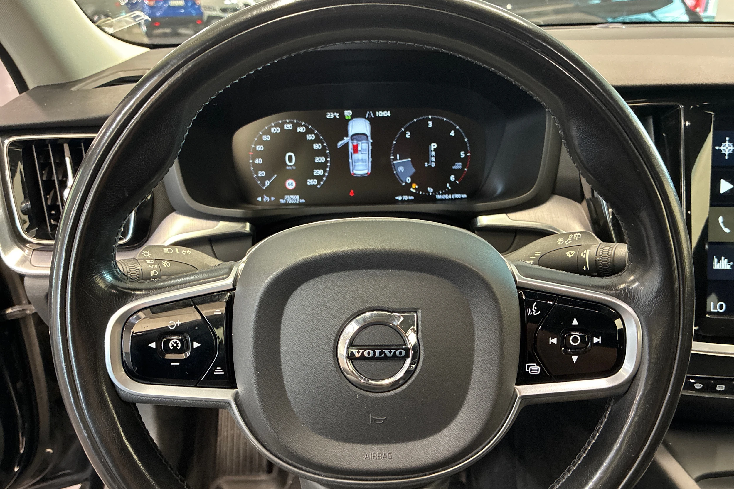 met. musta Volvo V60 2020 kuva 16.