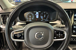 met. musta Volvo V60 2020 kuva 16.