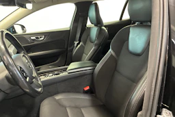 met. musta Volvo V60 2020 kuva 23.