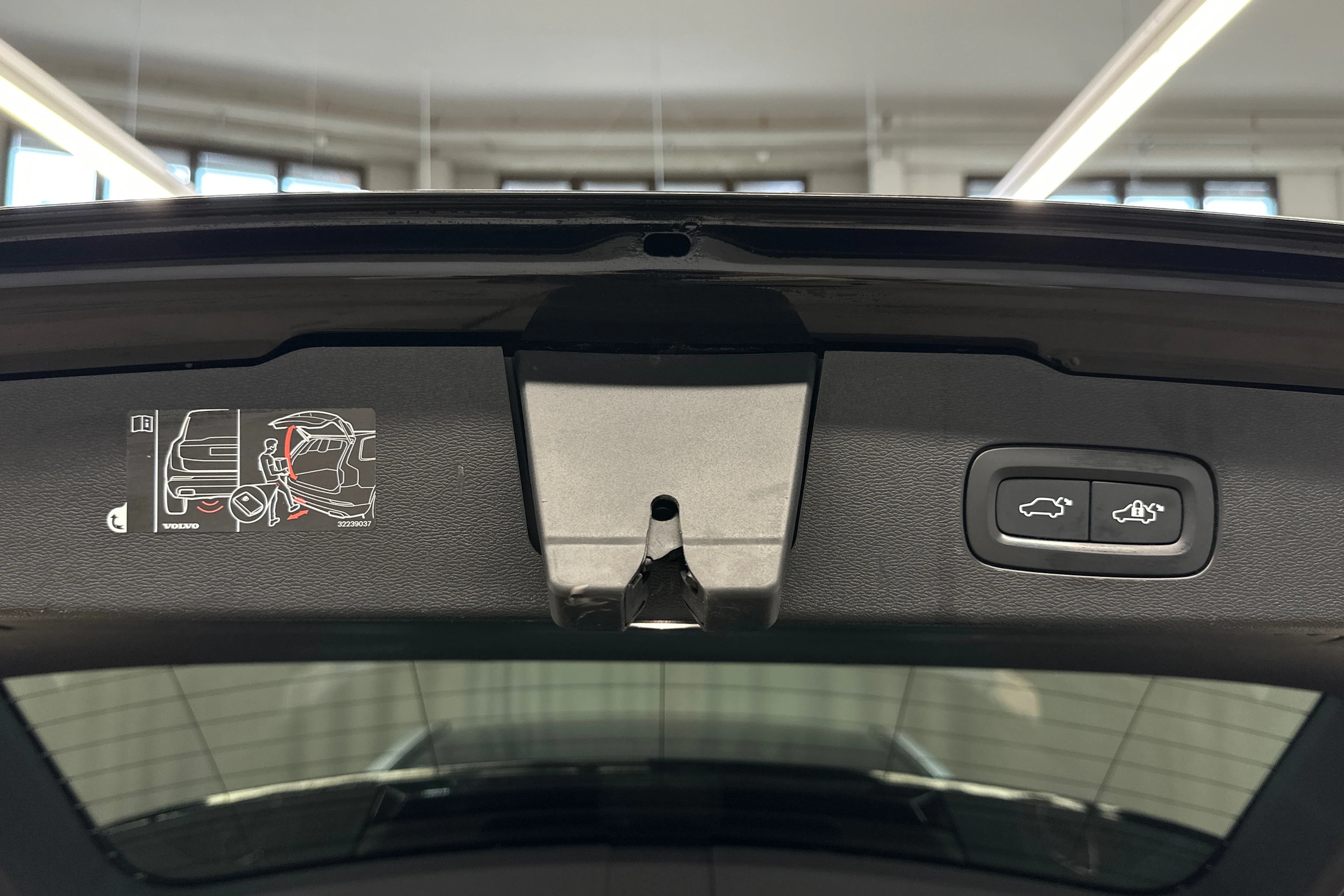 met. musta Volvo V60 2019 kuva 24.