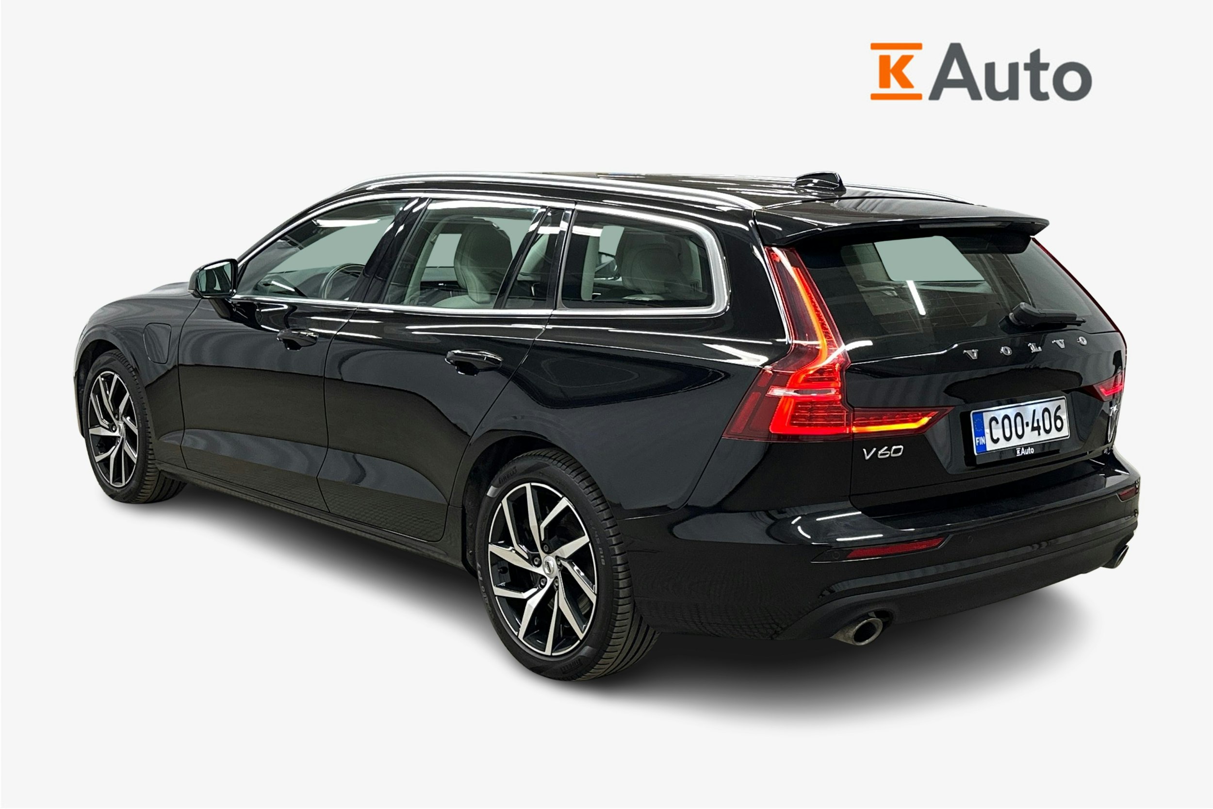 musta Volvo V60 2020 kuva 2.