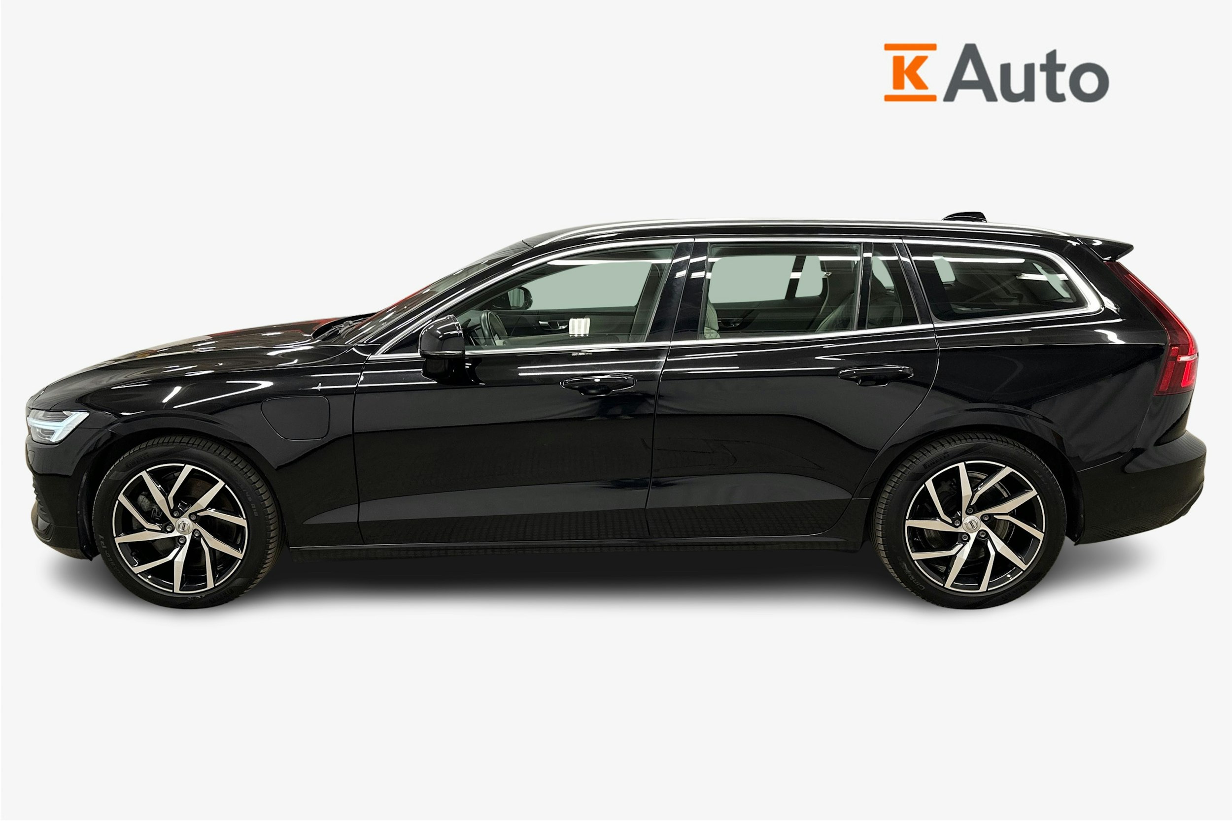musta Volvo V60 2020 kuva 6.