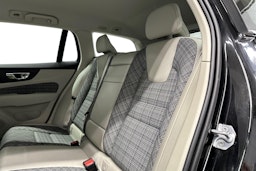 musta Volvo V60 2020 kuva 10.