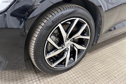 musta Volvo V60 2020 kuva 11.