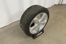 musta Volvo V60 2020 kuva 13.