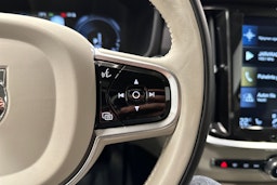 musta Volvo V60 2020 kuva 15.