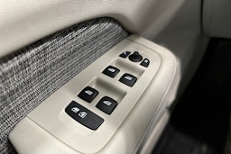 musta Volvo V60 2020 kuva 17.