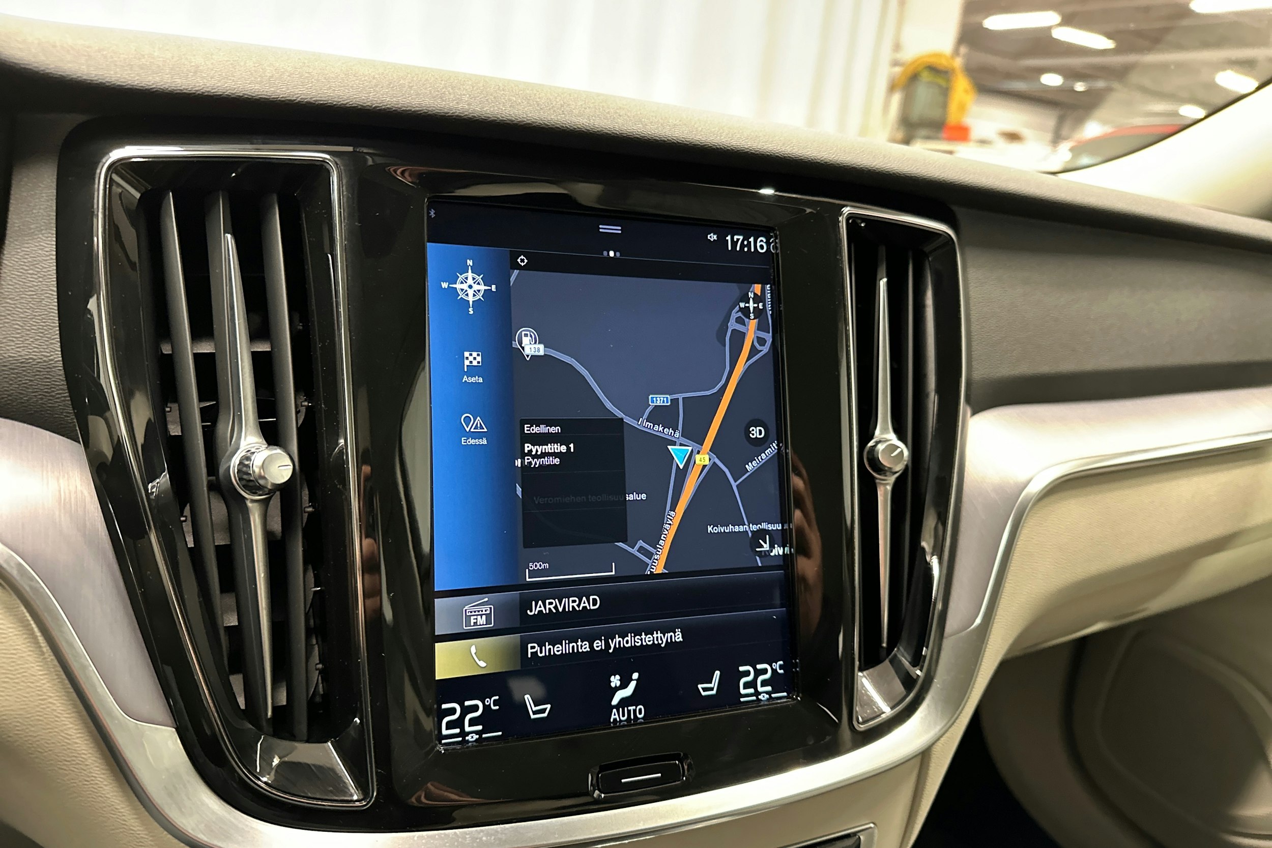 musta Volvo V60 2020 kuva 19.