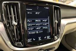 musta Volvo V60 2020 kuva 21.