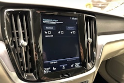 musta Volvo V60 2020 kuva 23.