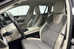 musta Volvo V60 2020 kuva 25.