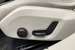musta Volvo V60 2020 kuva 26.
