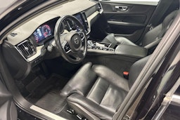 musta Volvo V60 2020 kuva 6.