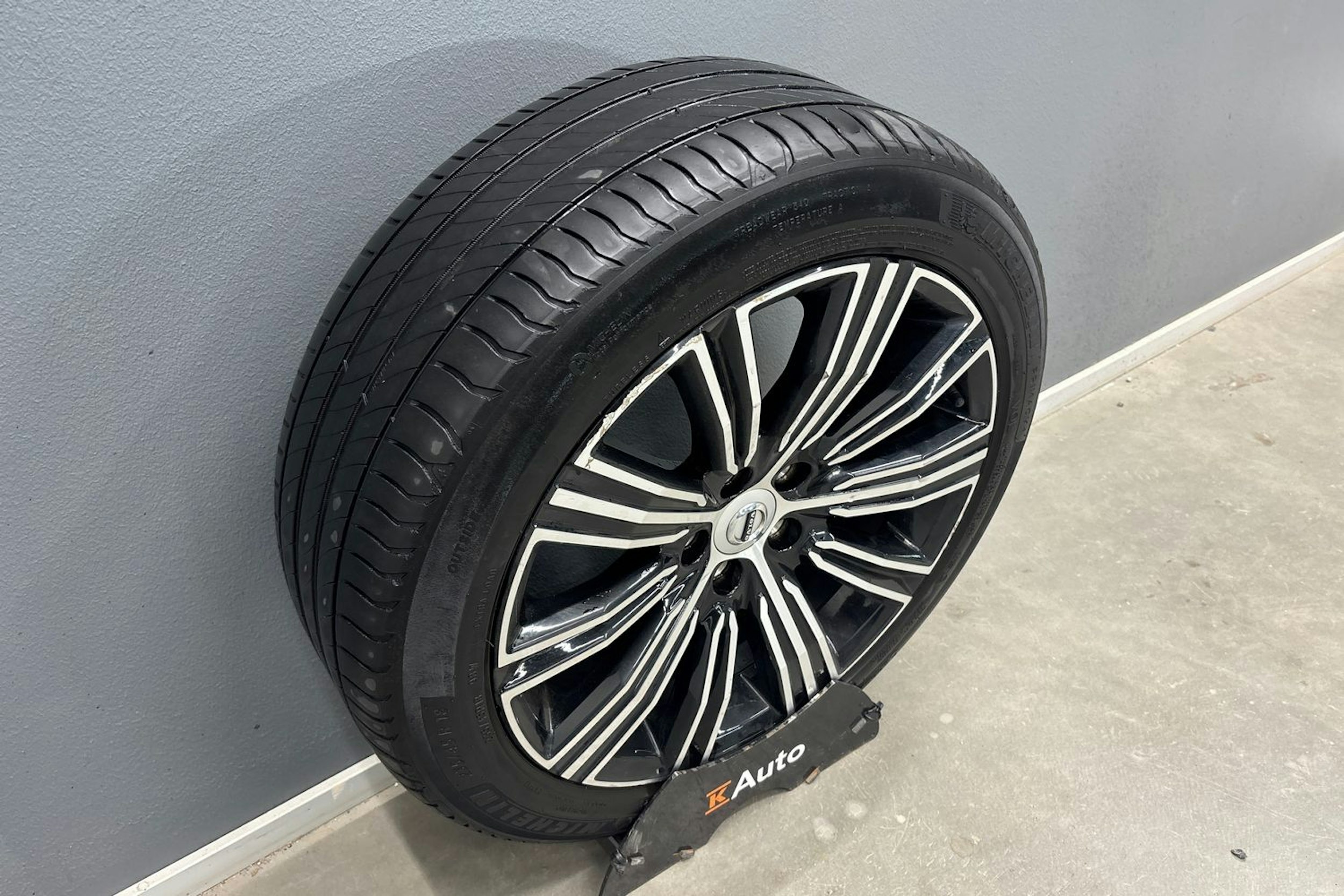 musta Volvo V60 2020 kuva 10.