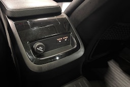 musta Volvo V60 2020 kuva 12.
