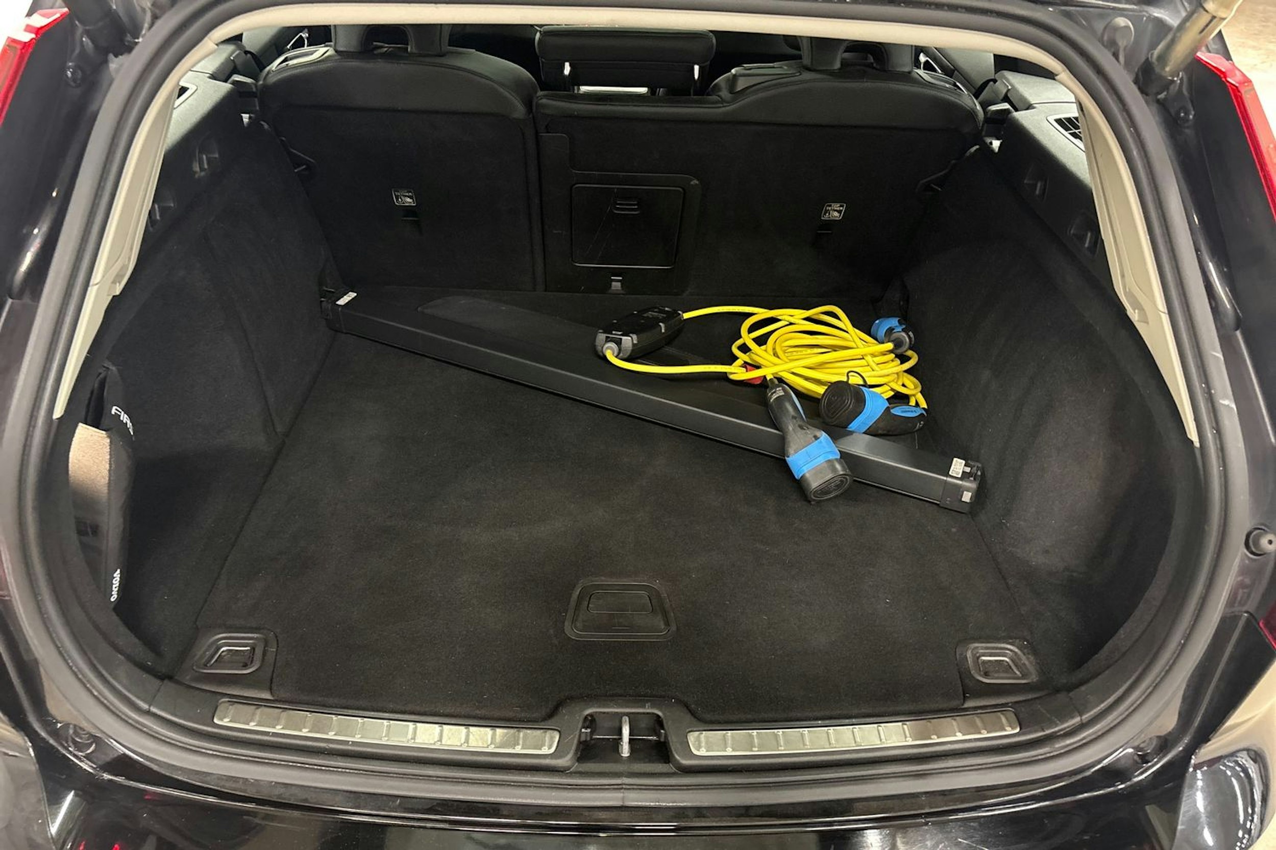 musta Volvo V60 2020 kuva 14.