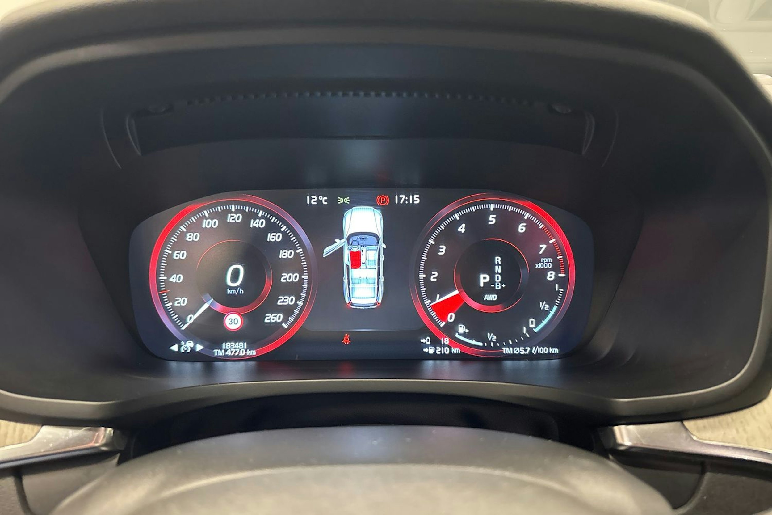 musta Volvo V60 2020 kuva 16.