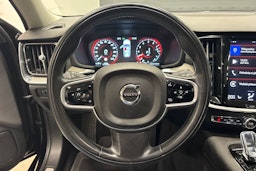 musta Volvo V60 2020 kuva 17.