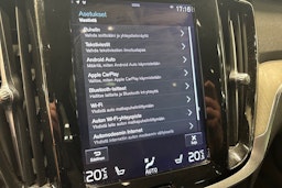 musta Volvo V60 2020 kuva 19.