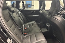musta Volvo V60 2020 kuva 23.
