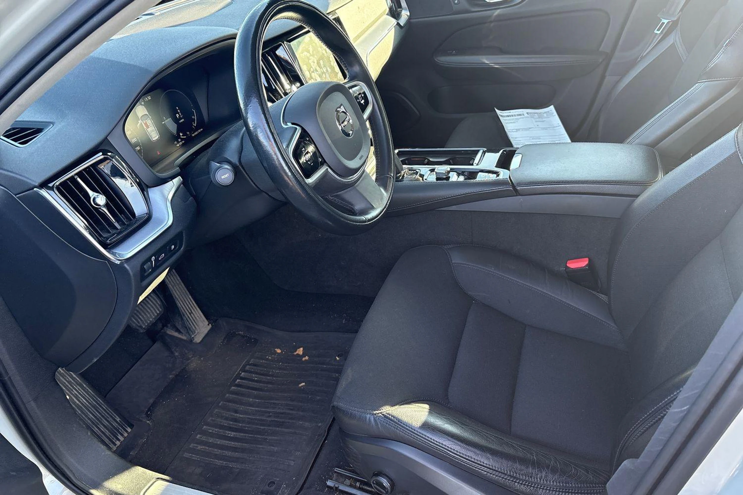 valkoinen Volvo V60 2020 kuva 3.