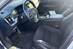 valkoinen Volvo V60 2020 kuva 3.