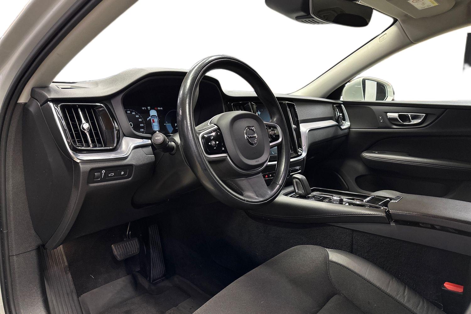 Volvo V60 T6 TwE AWD Momentum aut 2020, bild 6/28