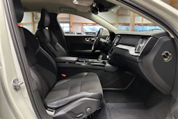 valkoinen Volvo V60 2020 kuva 10.