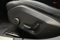 valkoinen Volvo V60 2020 kuva 13.