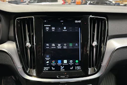 valkoinen Volvo V60 2020 kuva 16.