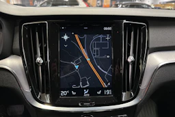 valkoinen Volvo V60 2020 kuva 18.